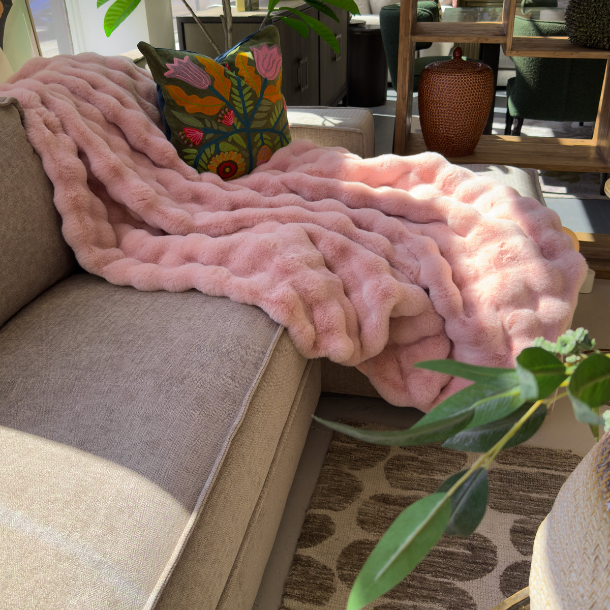 Luxe Wavy Pale Pink Fur Throw - 150x200cm