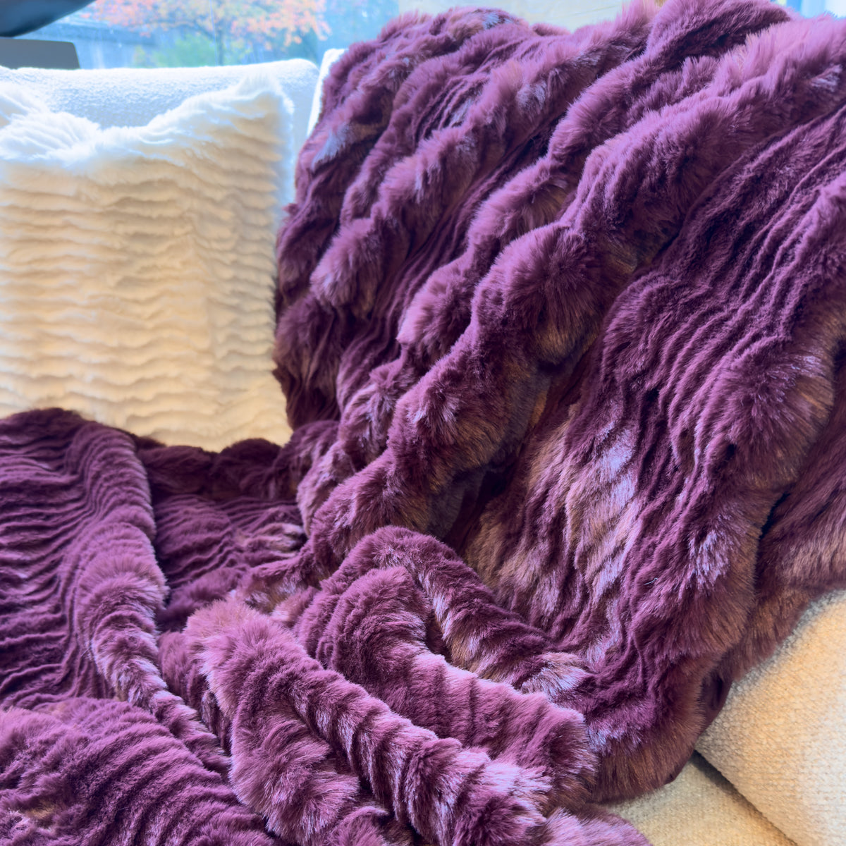 Aubergine Scallop Cut Faux Fur Throw - 150x200cm