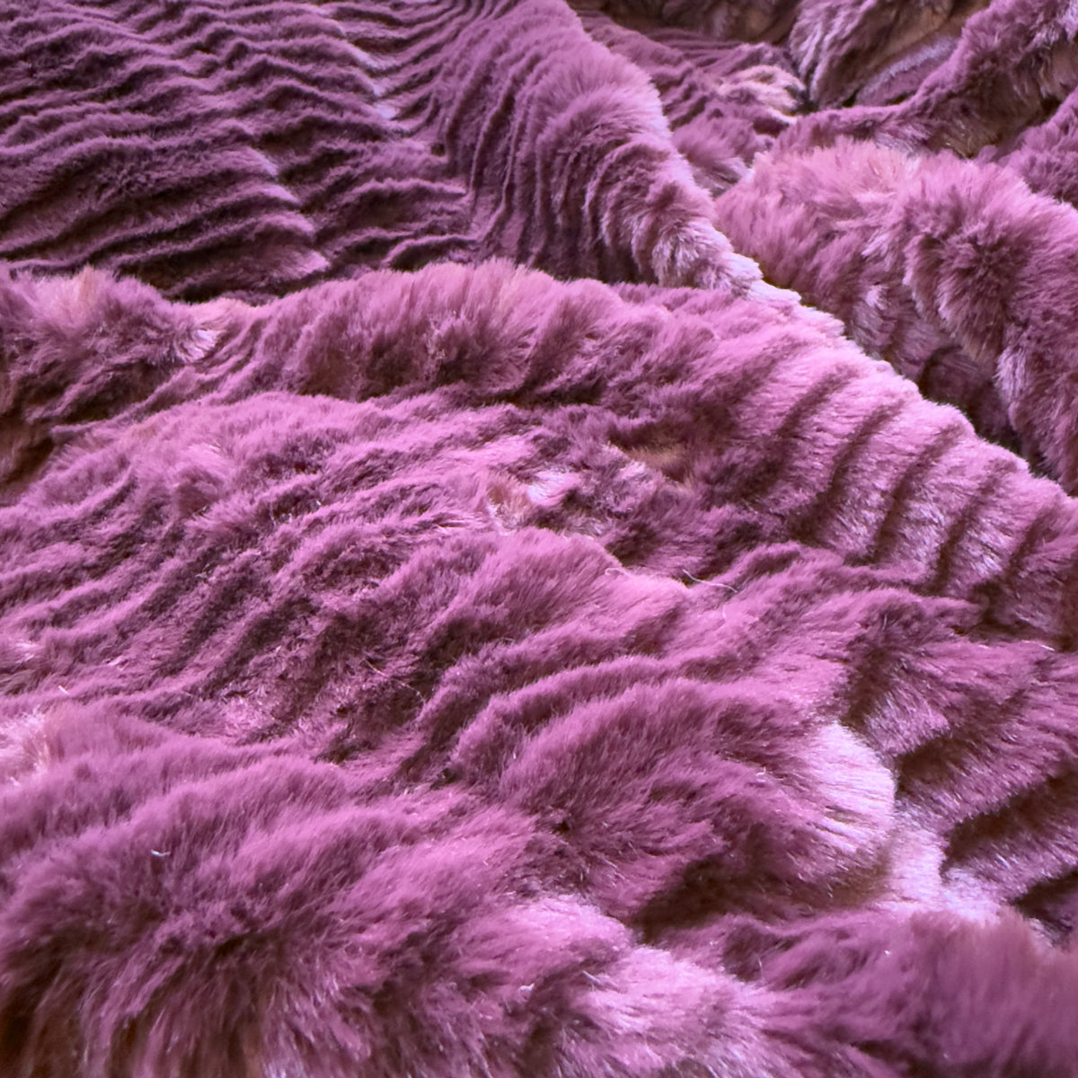 Aubergine Scallop Cut Faux Fur Throw - 150x200cm