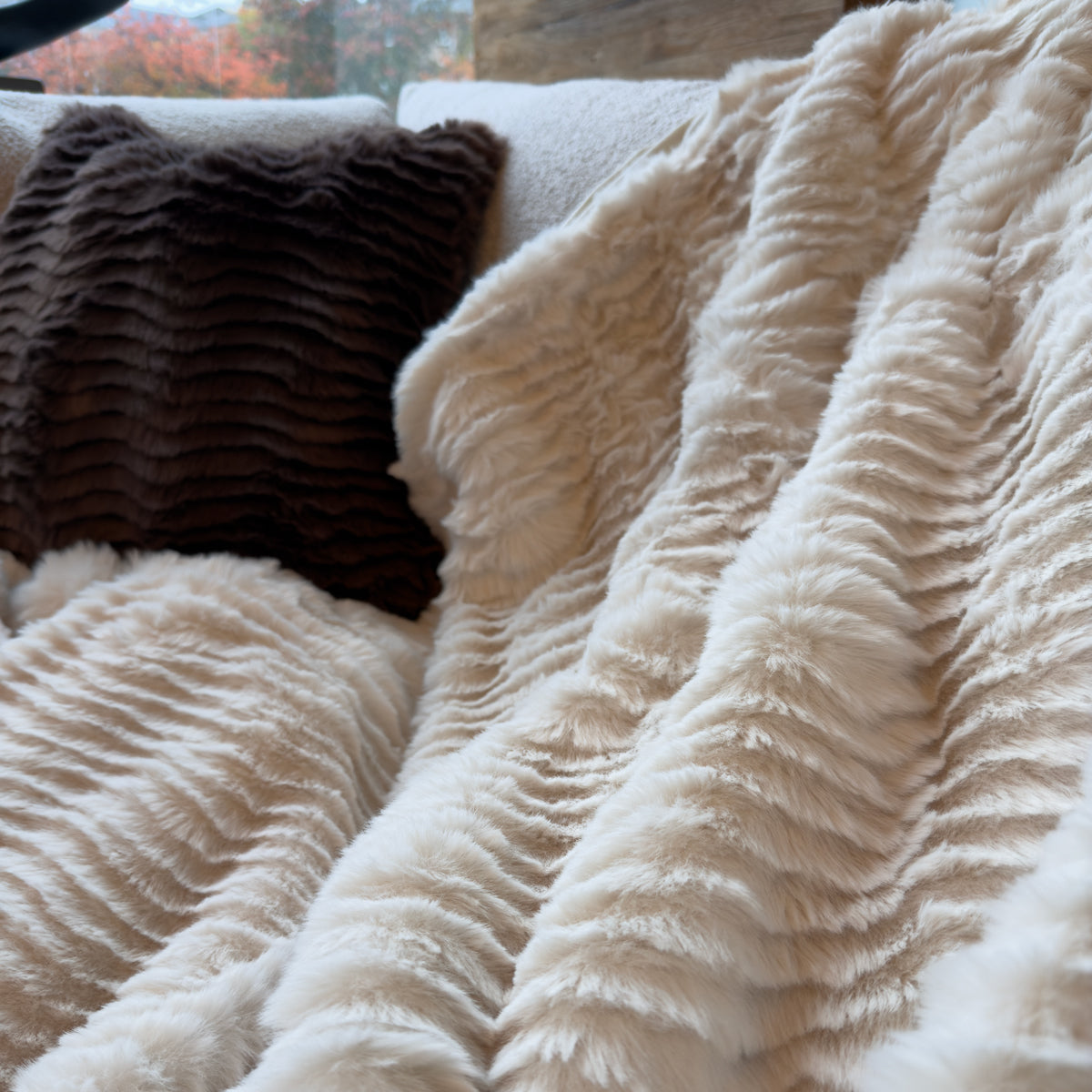 Cream Scallop Cut Faux Fur Throw - 150x200cm