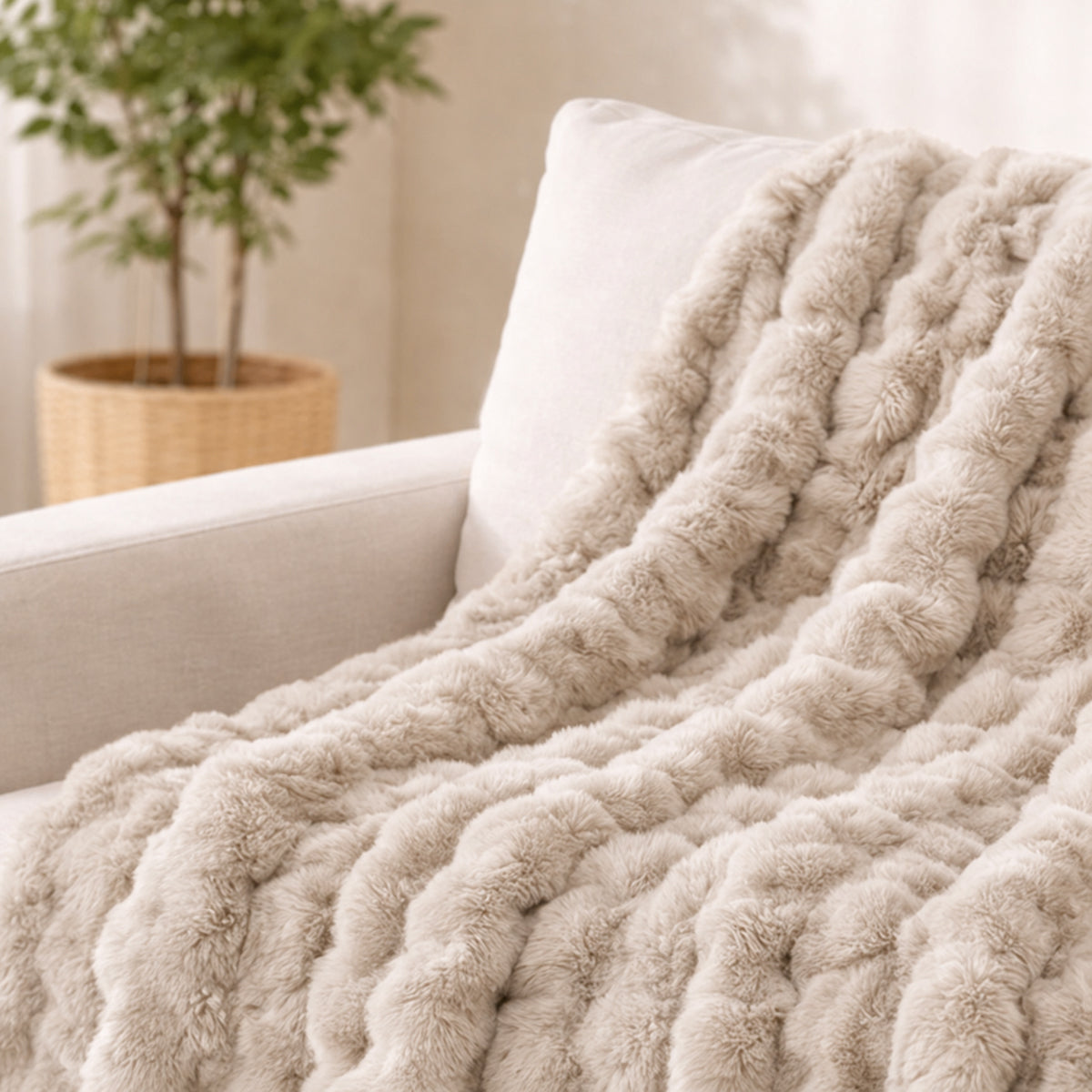 Luxe Wavy Beige Fur Throw - 150x200cm